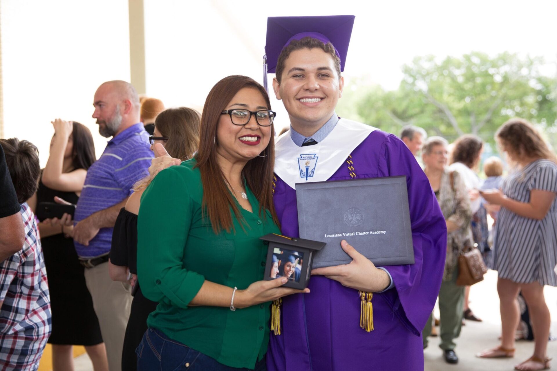 Student with mom in the graduation